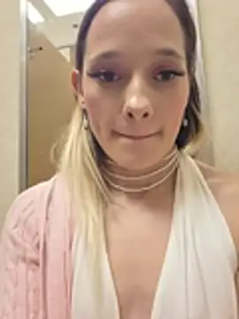 Chloe_StClaire live cam on StripChat