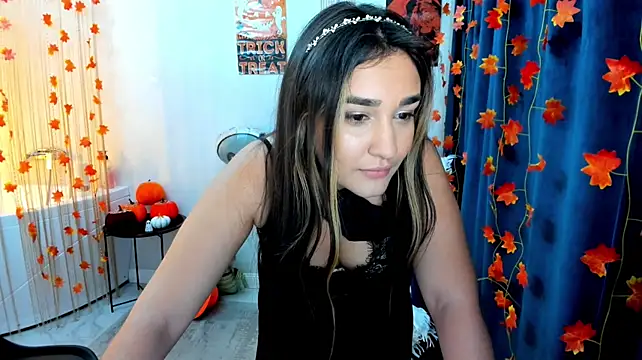 GoldenHeart_1 live cam on StripChat