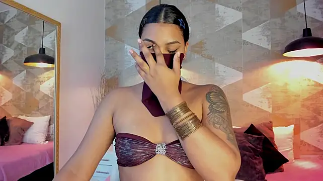 LalilaBrunettee live cam on StripChat