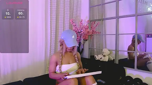 SarahRaynex live cam preview