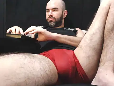 hairyandbigmann live cam on StripChat