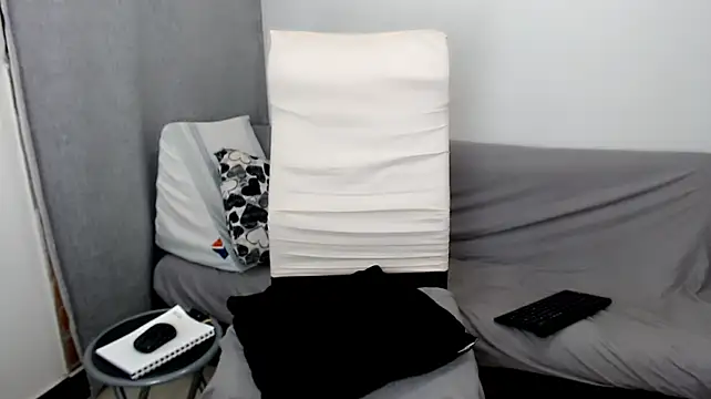 Laura-pervert live cam preview