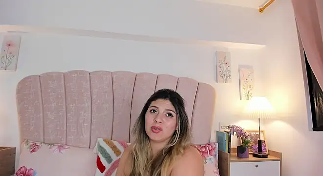 MiiaGreys live cam preview