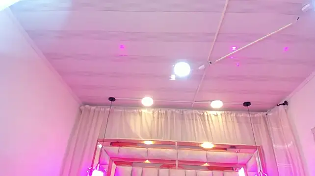 Francesca_Skuirt live cam preview