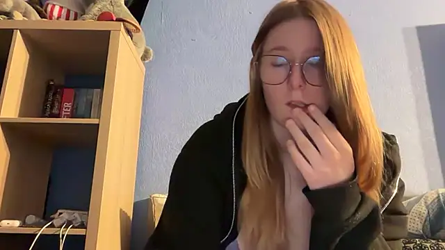 thepretiestgirlhere live cam preview
