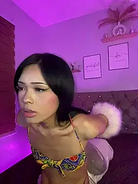 MiaraLove live cam preview