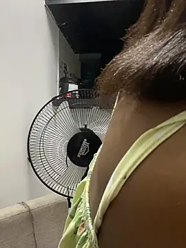 _yisela_ live cam preview
