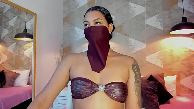 LalilaBrunettee live cam on StripChat