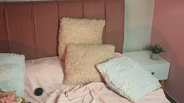 ela_petit live cam preview