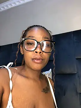 Nicole-Liam- live cam preview
