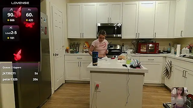 Blondiewithanass live cam preview