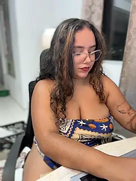CurlyGirl_1 live cam preview
