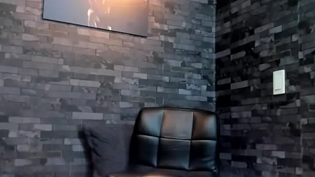 BruceDallas live cam preview