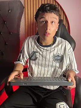 Dominik_Souza live cam preview
