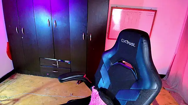 Esmeralda20 live cam preview