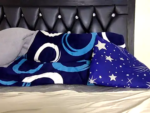 FRESHPUSSIEY live cam preview