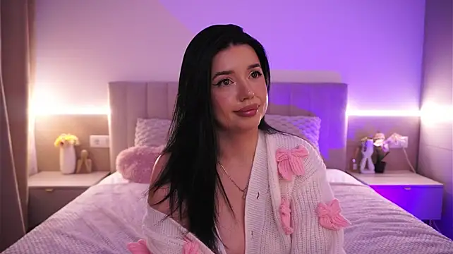 LaraAnnee live cam on StripChat