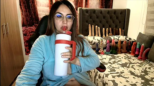 sofia23dirty live cam on StripChat