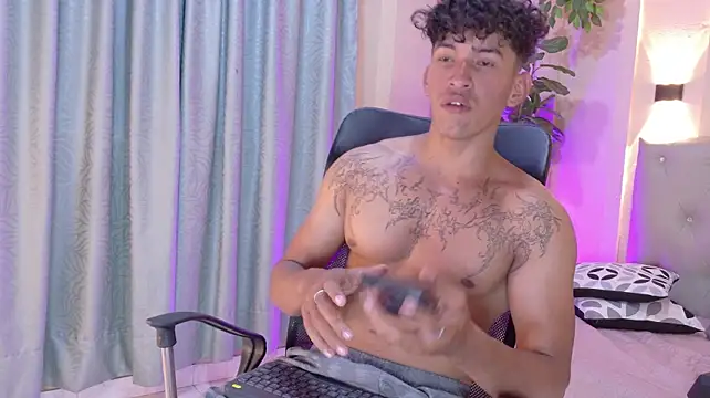 daniel_biig live cam on StripChat
