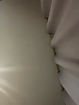 MR_EITHAN live cam preview