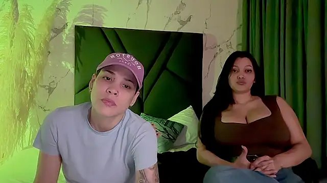 Marcella_and_laura live sex cam