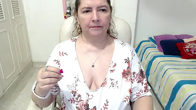 leonela_69 live cam preview