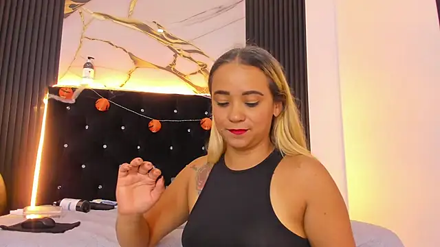 laura396's live room