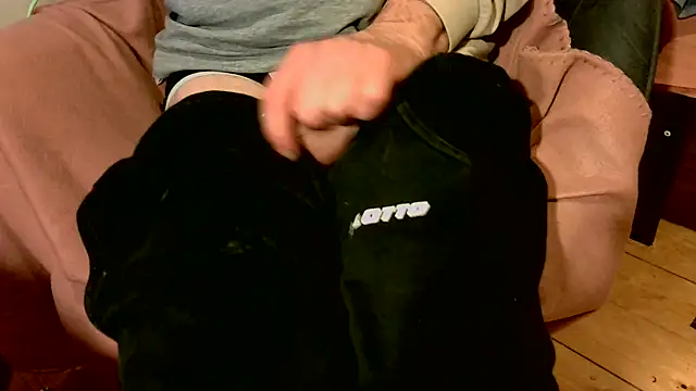 T0Yforeskin live cam on StripChat