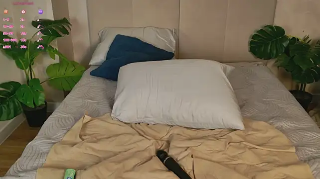 asuka__miu live cam preview