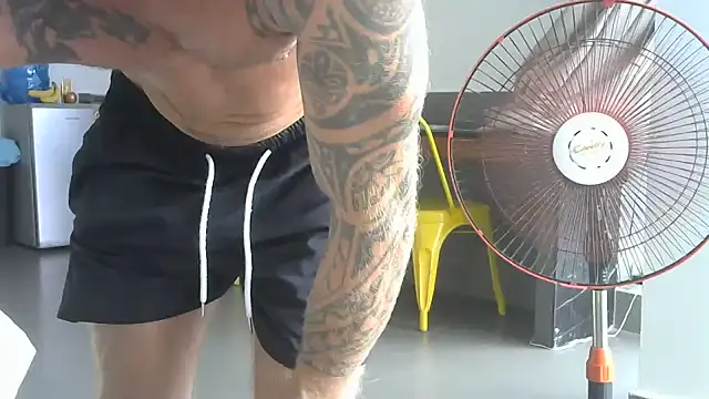 HotHunkHarry webcam