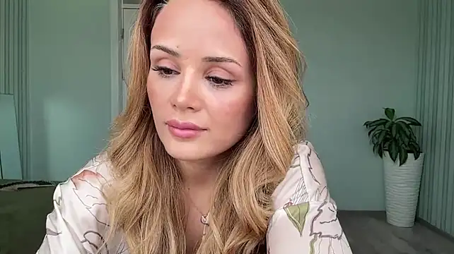 SayraPie live cam preview