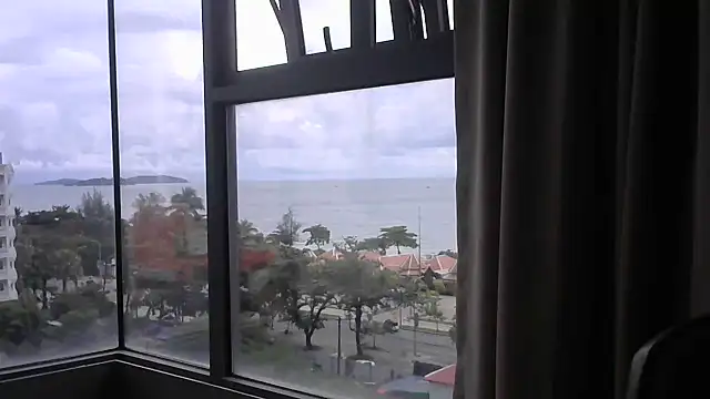 HotHunkHarry live cam on StripChat