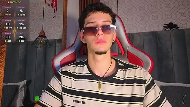 isaacblaze_ live cam on StripChat