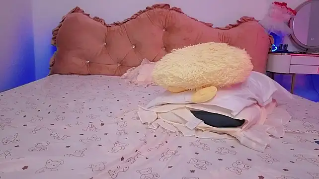 Aliyahts live cam on StripChat