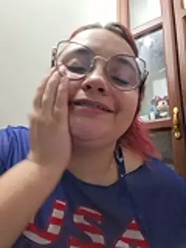 CURVY-HORNY live cam preview