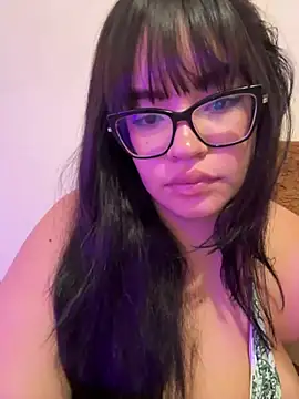 Emily_Taylor2 live cam on StripChat