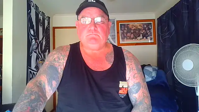 KINKYBLUEYES69 on Stripchat