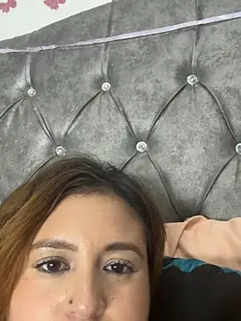emilycoy1 live cam on StripChat