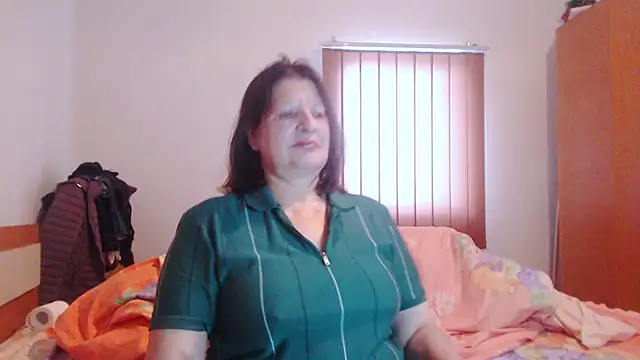 ExtasyMature live cam on StripChat