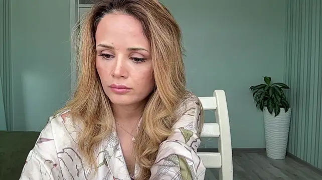 SayraPie live cam preview