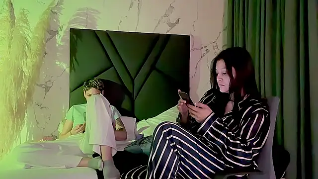 Marcella_and_laura live cam preview