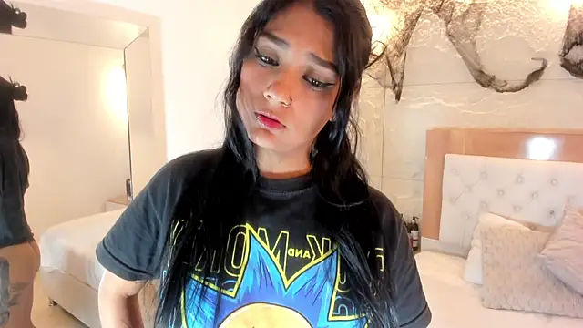NINAMARTINS live cam on StripChat