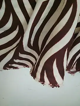 Honeybeespecial live cam preview