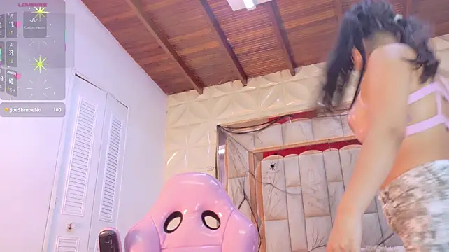 Laly_ferrer18 live cam preview