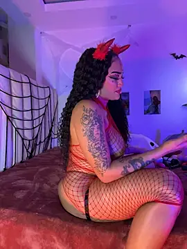 Scarletthornyx live cam preview