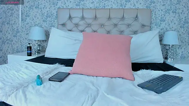 VelvetEros webcam