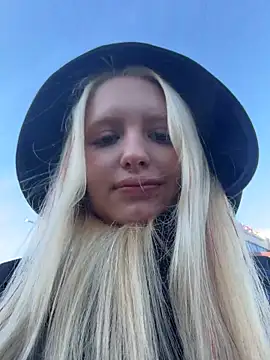 Elfi_InPublic