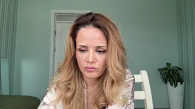SayraPie live cam preview