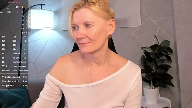 Julie_Lucas