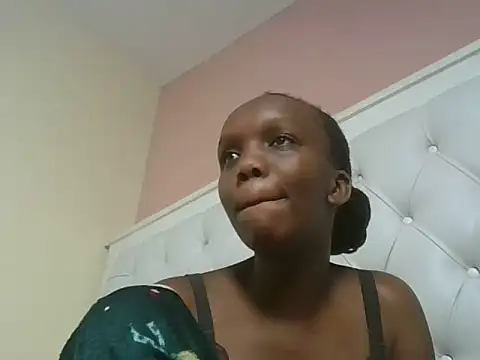naughtypetite1 live cam preview